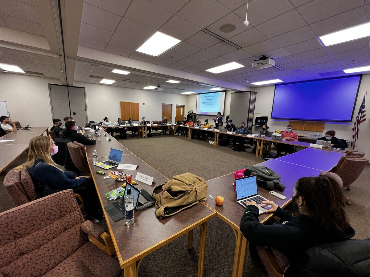 AUStudentSenate's tweet photo. Last night, our 2021-2022 Senate held their last meeting! Thank you to everyone that supported the Senate over the past year! 👩🏼‍🎓🥳🎉 https://t.co/fTvbHk5R0s