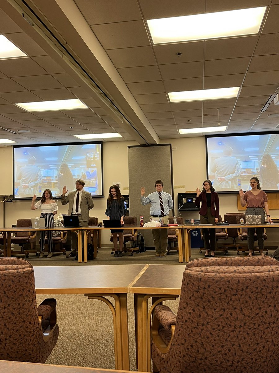AUStudentSenate's tweet photo. Last night, we transitioned into our 2022-2023 Student Senate! Best of luck to our next Executive Cabinet and our other general senators!! We can’t wait to see all you do!🦅 https://t.co/3CYZKfSnUg