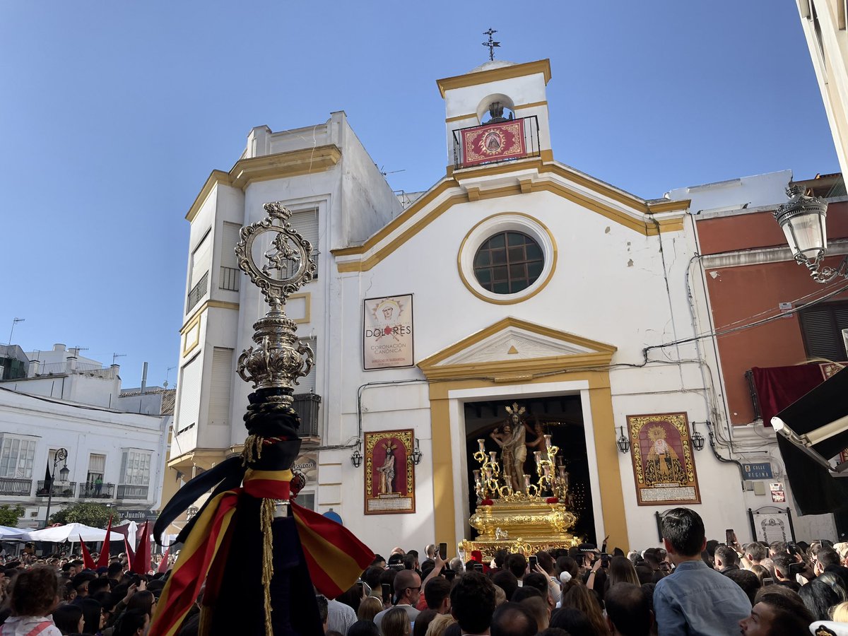 bctvictorialeon's tweet photo. El Señor de la Misericordia se presenta ante su pueblo 3 años después.
🎼 Stabat Mater, Marcha Real y V Estación
✝️ @Hdadolores
📍 #SanlucardeBarrameda
#SSVictoria22 l #SemanaSanta2022 https://t.co/7kxdBzNCfy