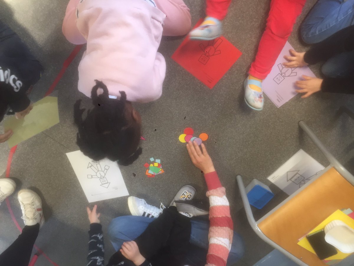 Circo_pre16's tweet photo. Semaine de la maternelle école Fournier, des classes ouvertes, parents , enfants, enseignants se retrouvent et partagent #Cpre16 #Dsden16 https://t.co/PBsz3jPuuK