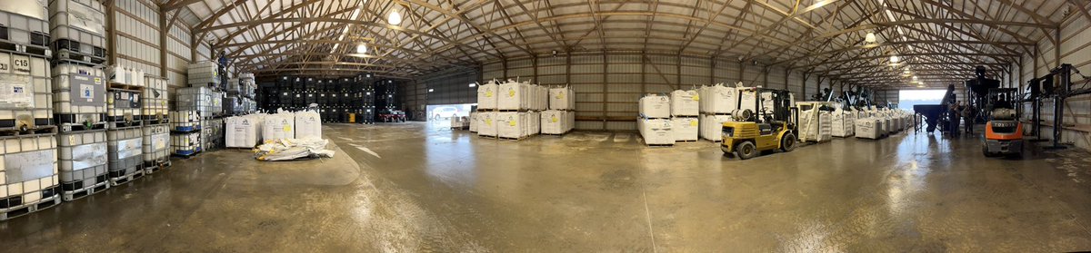 TomFarms's tweet photo. #TATF
Itโs #soybean treatment day.
Seed treatment helps defend against threats such as nematodes, insects, and diseases.
#TomFarms #Asgrow #Plant22 #BayerCropScience #Grow22 #Teamwork https://t.co/n0OVLM8Pyh