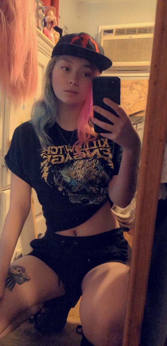 MissSlutQueen's tweet photo. Your new obsession to drain all you have💸🏧

#findomgod #findom #paypig #wallet #walkingatm #godess #findomdrains https://t.co/lBlnOUQj4U