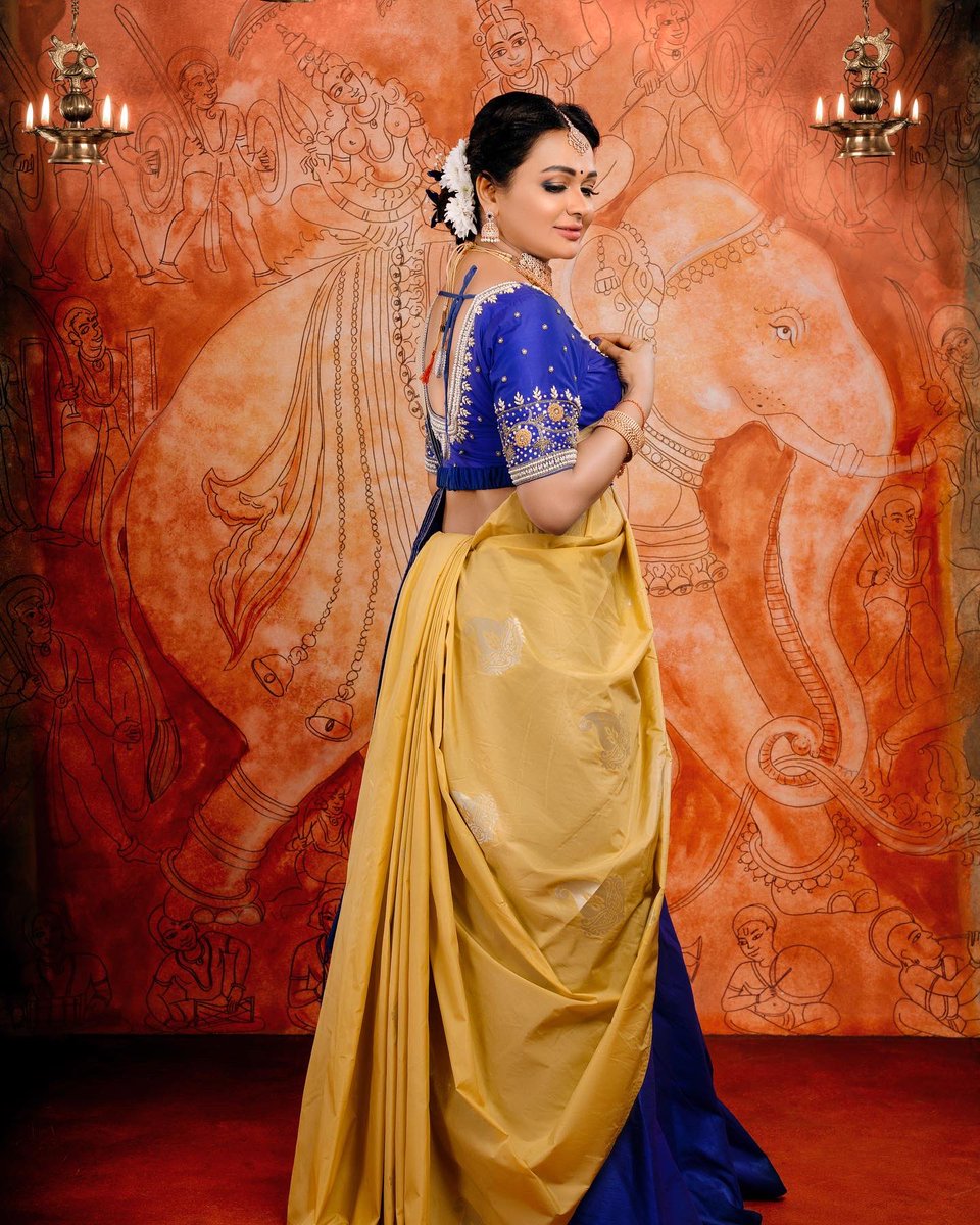 FilmFlickoff's tweet photo. Traditional @catchtshantini 😍
#shantini https://t.co/LyQDmxfCy4