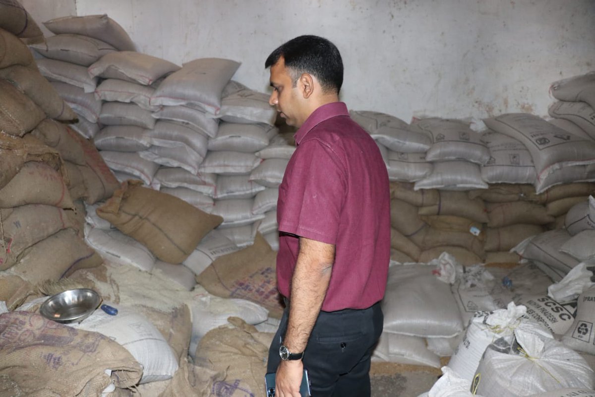 Collector Jhabua tweet media