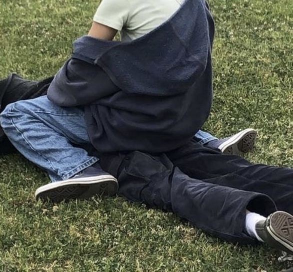 affairst91's tweet photo. Au 

Un año despues de cortar, Louis todavía no le dijo la verdad a su familia. 

Y cuando a Harry lo llama su ex-suegra invitándolo a dos semanas de vacaciones con su familia, ¿Quien es el para decir que no?

"-Distraeme lo suficiente para que me olvide que no sos mio." https://t.co/Paw8Bp6Ybe