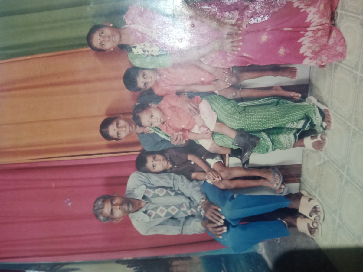 EdlaShankaraiah's tweet photo. This is my family members my brother name is Babu చిన్నప్పుడే తప్పిపోయింది అంటే పదిహేను సంవత్సరాల వయసులో ఉన్నప్పుడు మేము బొంబాయి లో ఉన్నాము ఇప్పుడు కళ్యాణ్ సిటీ లో కొంతకాలం మా అన్న ఫోటో కూడా పోస్ట్ చేస్తాను ఇప్పుడు ఎక్కడున్నాడో గానీ తెలియదు ఈ పోస్టు అతని దగ్గరికి చేర https://t.co/UMJXzPHHDE
