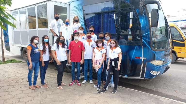 secitece's tweet photo. Mais de quatro mil estudantes beneficiados com a visita do ônibus-laboratório

Leia [+] https://t.co/7Gz3yuFWnj ou acesse https://t.co/k9RxvLRtlC

#CiênciaItinerante #Secitece #GovernodoCeará https://t.co/X2e81p4MQx