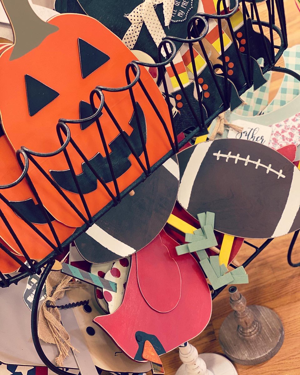 Shop_Julies's tweet photo. Are these wooden toppers and stands not the cutest things ever!?!?!? We have toppers to help celebrate any occasion and holiday! Stop in today! 

#shopjulies #homedecor #specialtygifts #shopping #shopsmall #shoplocal #stopin #almaga https://t.co/Gs1AId6t4z