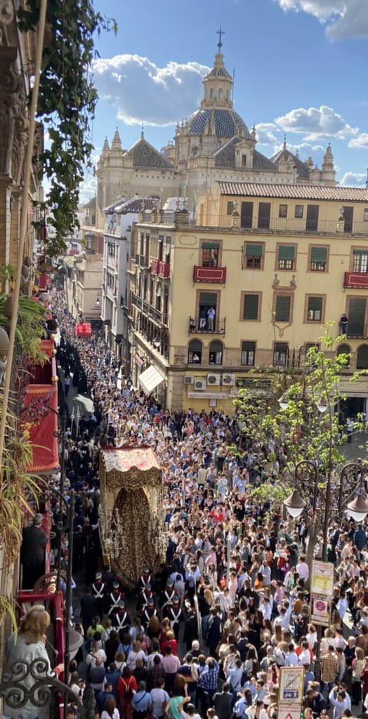 Man_ales's tweet photo. REFUGIO
 @hdadsbernardo #SSantaSevilla2022 #MiercolesSanto2022 https://t.co/57vlOf87ux