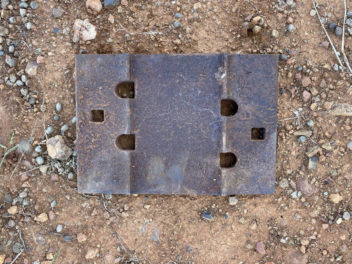 Kerin_Ag's tweet photo. #asktwitter does anyone know were i can find/buy ๐ฐa truck load of these ex railway track (fish plates) plates we use them as fence stay base plates for farm fencing thanks in advance ๐#johnhollandrailways #staterail #kerinpollmerino #fencestayplates https://t.co/S8vZrU20Um