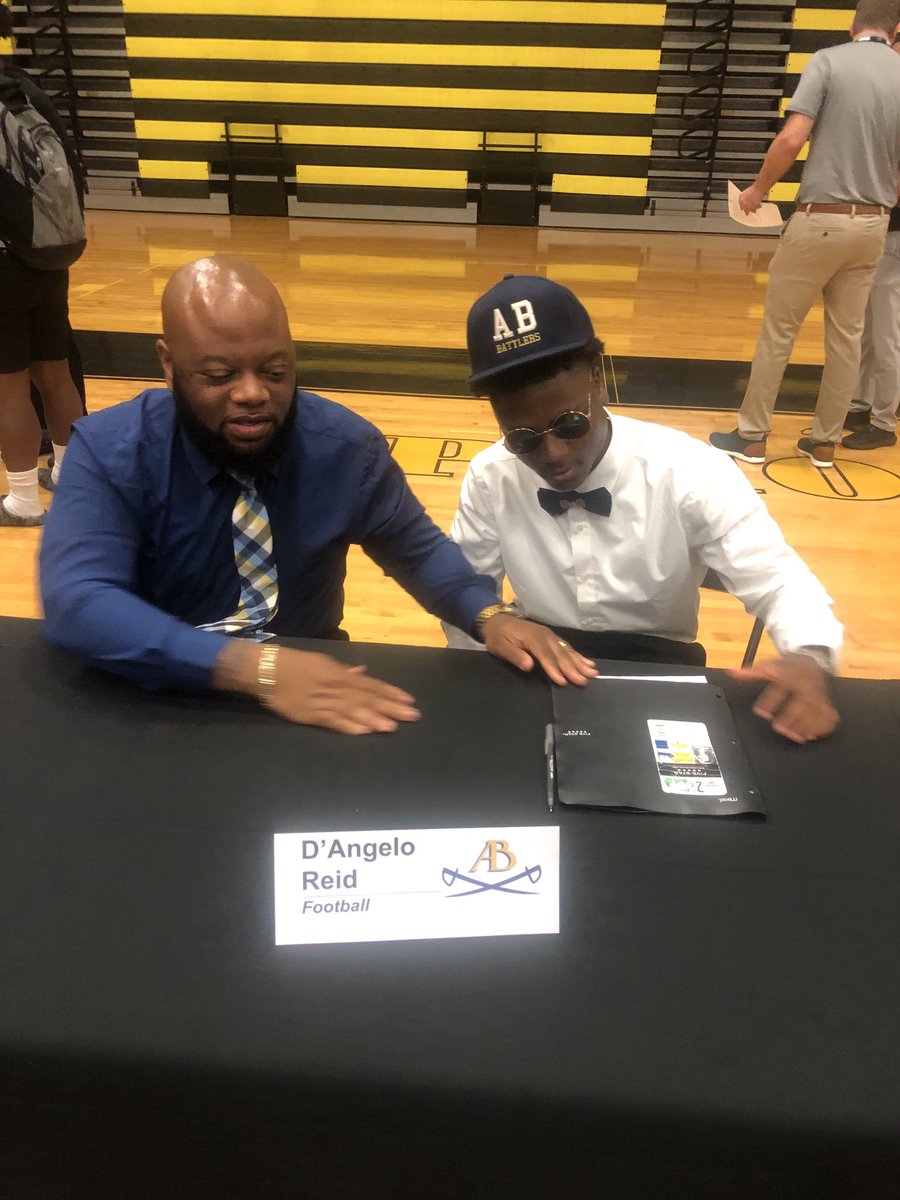 D_Angelo04's tweet photo. Part of the Battler family ⚔️💙💛 ⁦@HornetFB_1MOORE⁩ ⁦@willanglin13⁩ ⁦@CoachEverhart⁩ ⁦@coachmicahjd⁩ https://t.co/UHzoQPzFAv