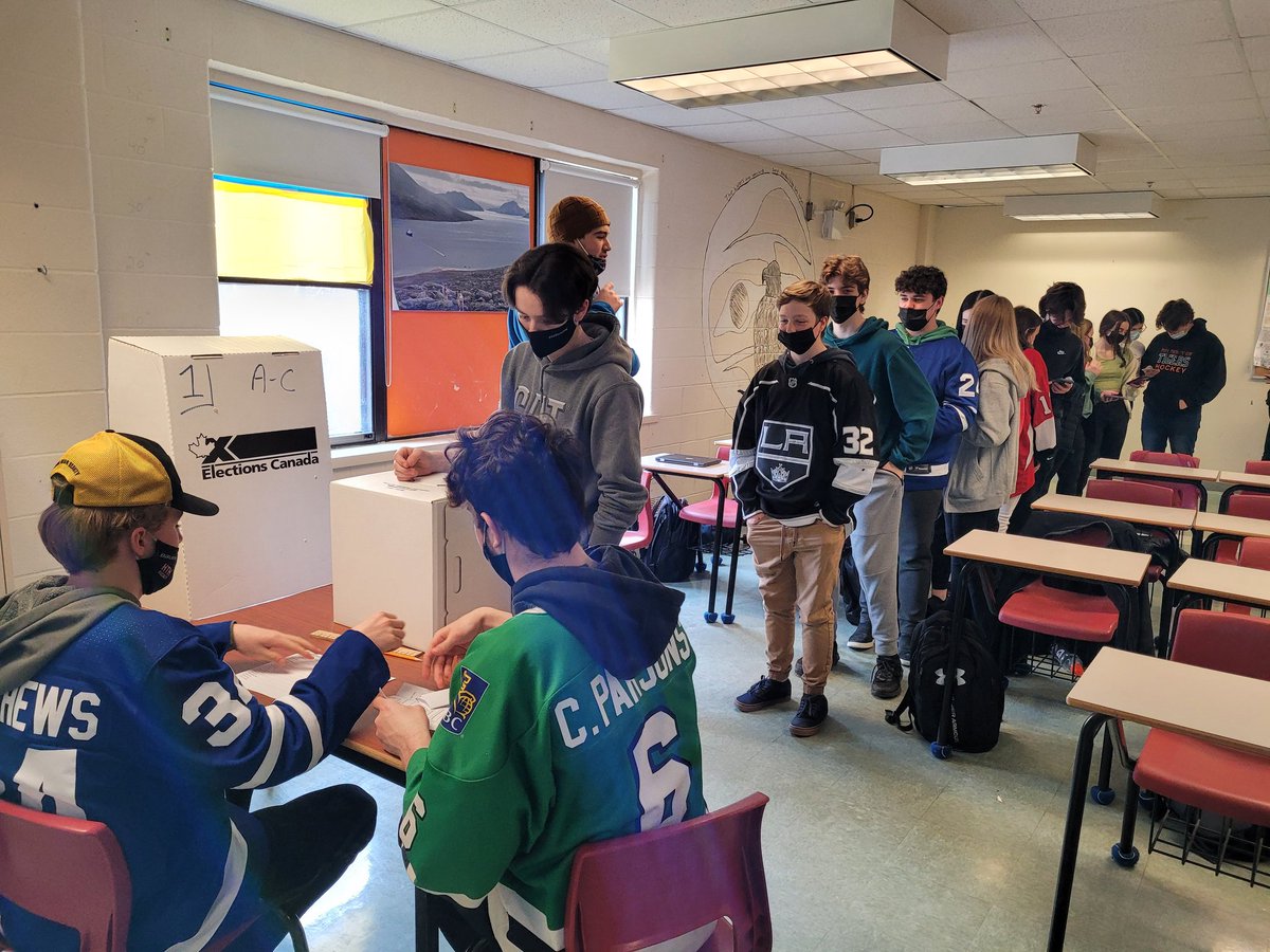 bbillardmar's tweet photo. Socials 1201 students @hthtigers practicing their democratic right to vote with a mock vote this afternoon with students playing the roll of poll clerks, deputy returning officers and scrutineers. @NLESDCA https://t.co/y0AyMSqXNA