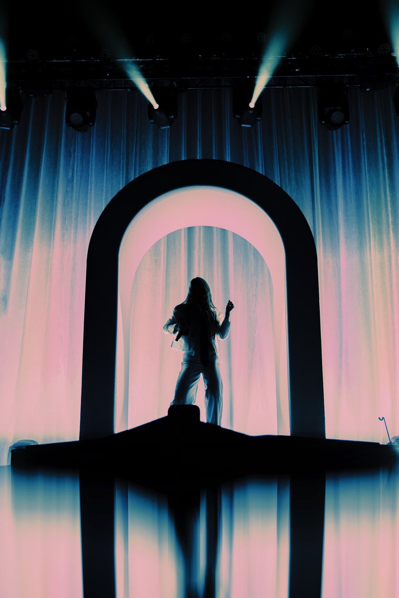 SarahOhta's tweet photo. speechless. @ashemusic last night at the fonda for @onestowatch https://t.co/UnqXIs26Sp