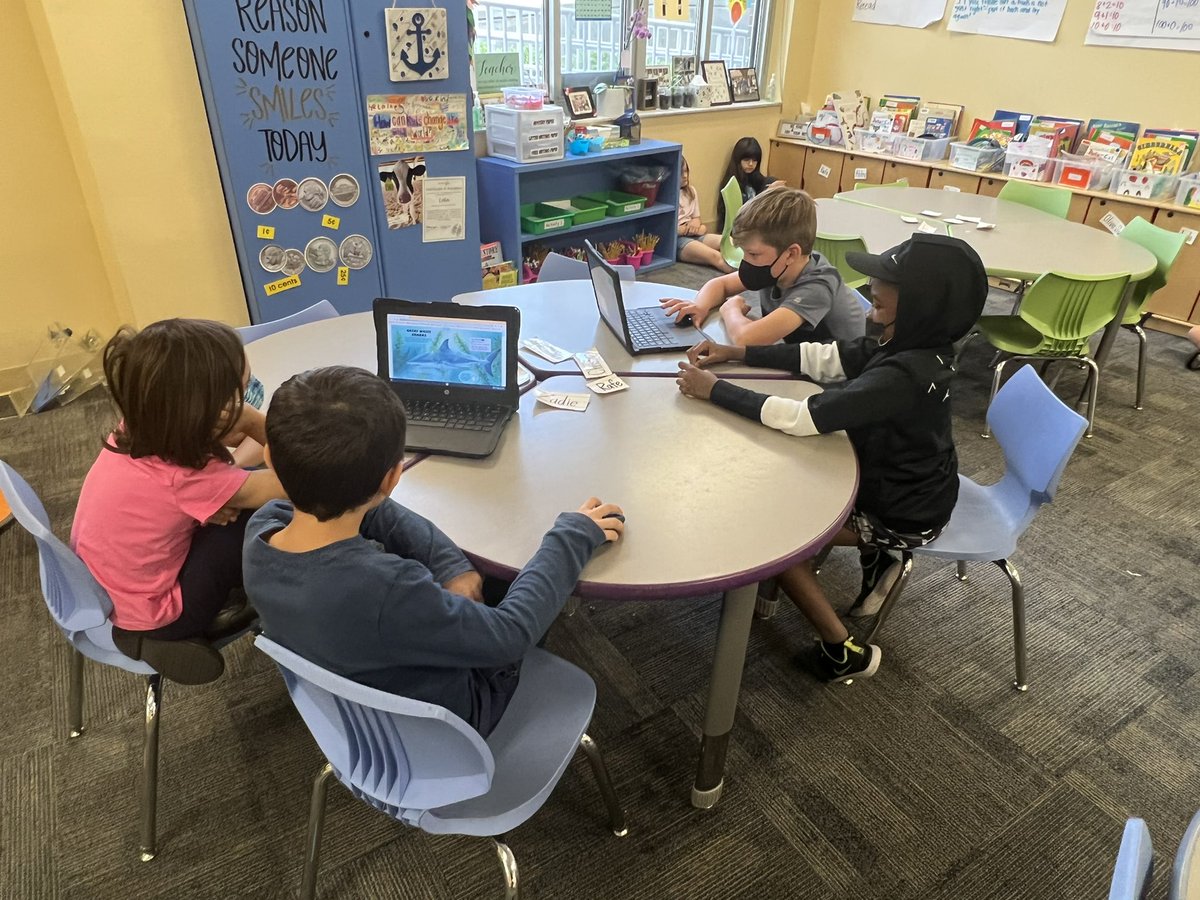 AngelaFlavinpky's tweet photo. 2-3 partners conducting research to pick which animal they will present to their classes. #LoveTeaching #STEAM https://t.co/hE4EMbELiL