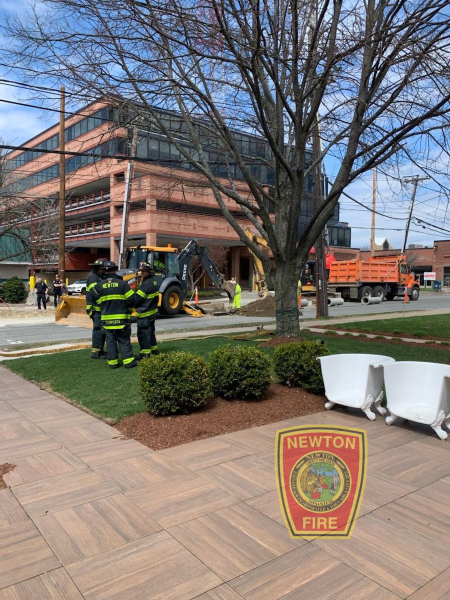 NewtonFireDept's tweet photo. #newtonma 4/13 1220hrs Needham street is shut down due to a gas main break. Please avoid the area. #newtonfire and @newtonpolice on scene. #newton #newtonmass #needhamstreet #newtonmassachusetts https://t.co/uVRBtA7iNr