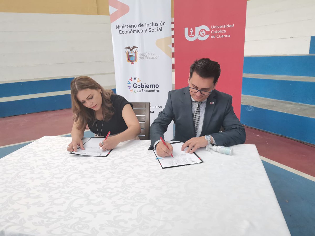 UCatolicaCuenca's tweet photo. La Universidad Católica de Cuenca firmó un convenio específico de cooperación interinstitucional con el Ministerio de Inclusión Económica y Social, @Azuayinclusiva con el objetivo de cooperar para el levantamiento de información y apoyo en la logística del censo de recicladores https://t.co/uwC7SCwLWR