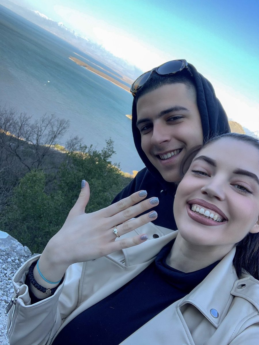 juego_con_fuego's tweet image. bez blama sam pikirala i startovala dječka on se upecao i eto ga sad haahhah