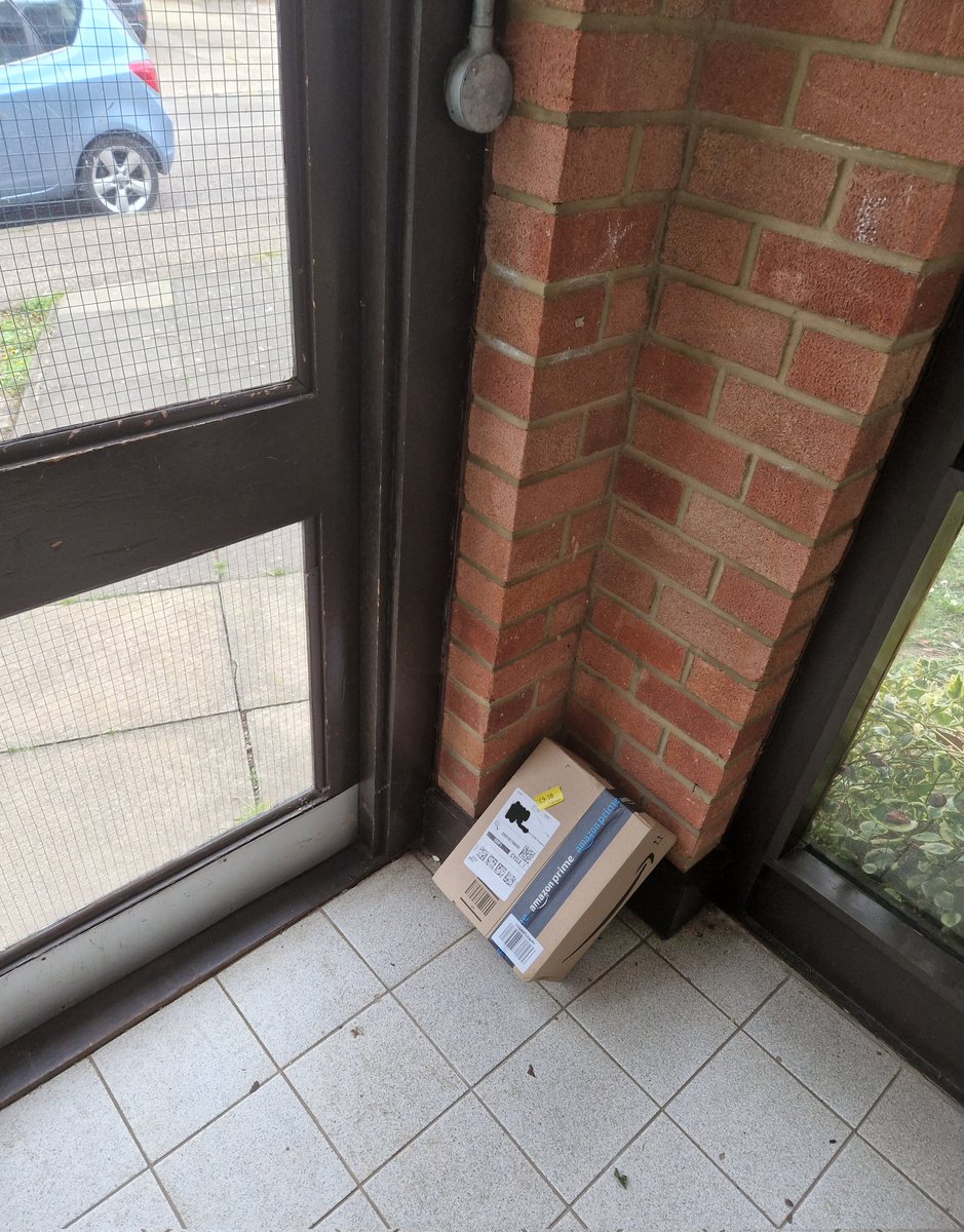 wagerd1's tweet photo. @AmazonUK 2nd time in a week!  Not sure this is classed as being "delivered to resident" lazy driver not wanting to go up the stairs to deliver to the actual front door.  Most drivers are great but some are just no acceptable. https://t.co/w6QpeC2Rzl