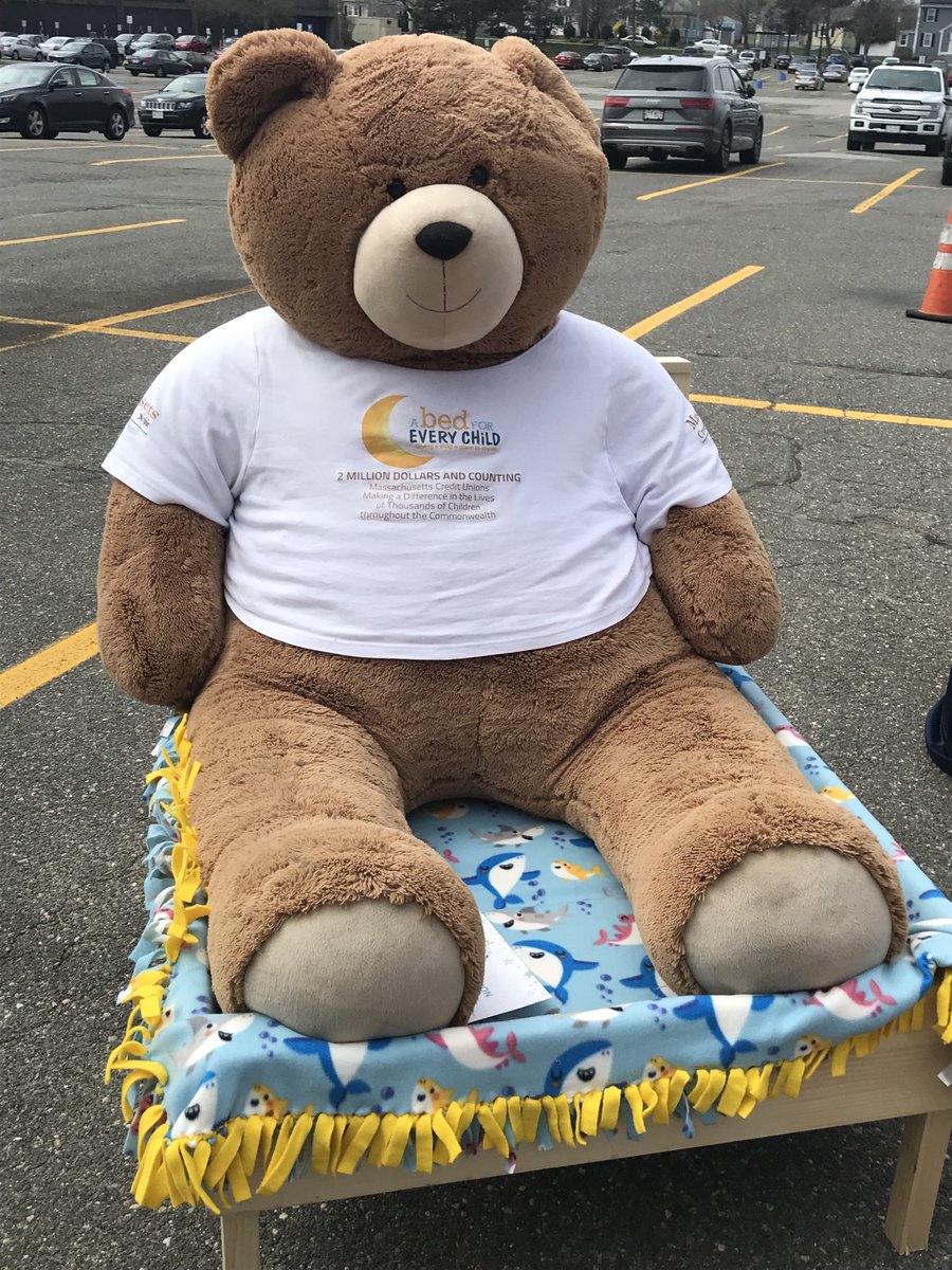 SalemStatePres's tweet photo. Proud of our Viking students making a difference in our community!  Every child deserves a bed.  Big shout out to SSU Athletics and our Alumni Association for organizing. https://t.co/32NvXGY0yi