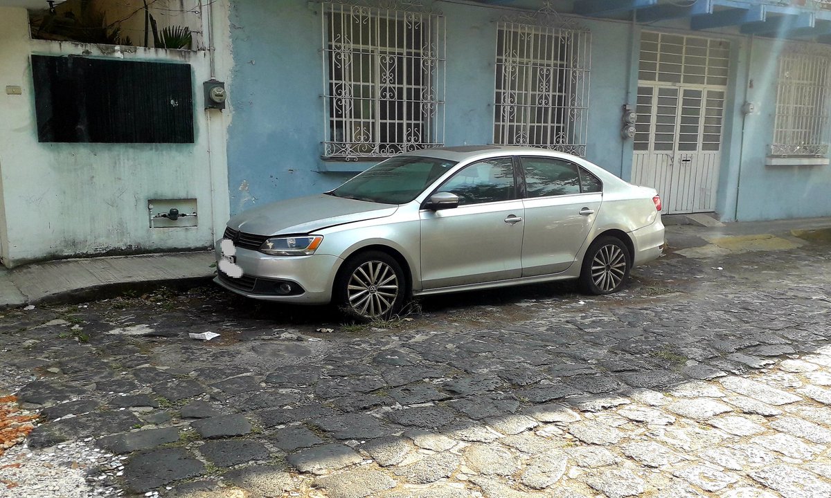 CavalierOrion's tweet photo. #ReporteUrbanoXalapa
Buenos días 🌞 @ssptransitover @VialidadXalapa
Reportando un #AutoMaceta 🚙🌱 ubicado en Calle Juventino Rosas entre Diego Leño y S. Diaz Mirón, frente a Los Berros, tiene más de 3 años sin moverse.
Gracias por su atención. #ExcelenteMiercoles 
👇👇👇 https://t.co/9rtBXYf8Za