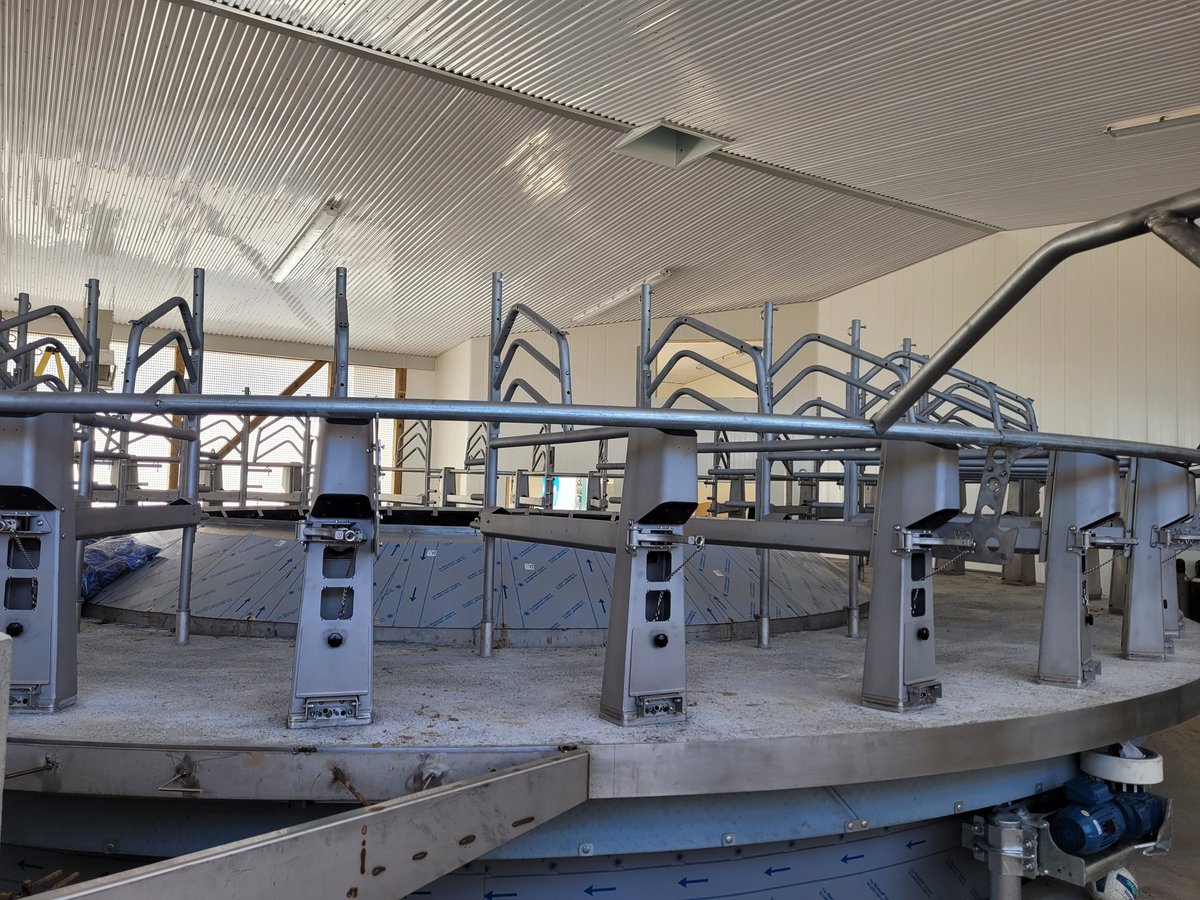 NorwellDairy's tweet photo. The #FirstInCanada @DeLavalCanada @DeLaval E300 Rotary is really coming together! ๐ #DairyDoneWell #Ontag #farming #dairy #farm
๐ท@dmolenaar_dirk https://t.co/bY5pyKj23i