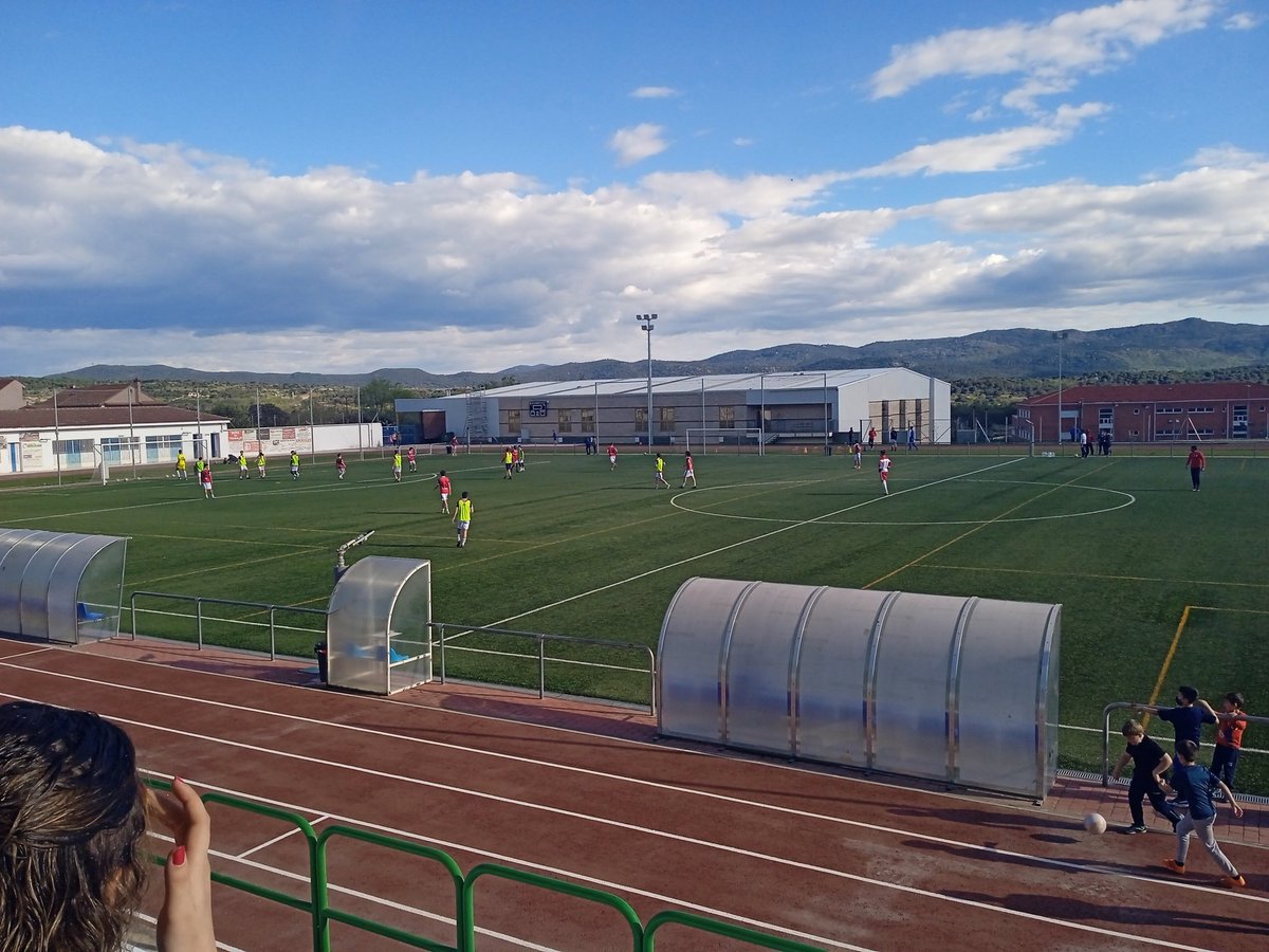 RadioCentroAv's tweet photo. Partido de entrenamiento del @RealAvilaCF en #SotillodeLaAdrada https://t.co/sipA4B3Z8g