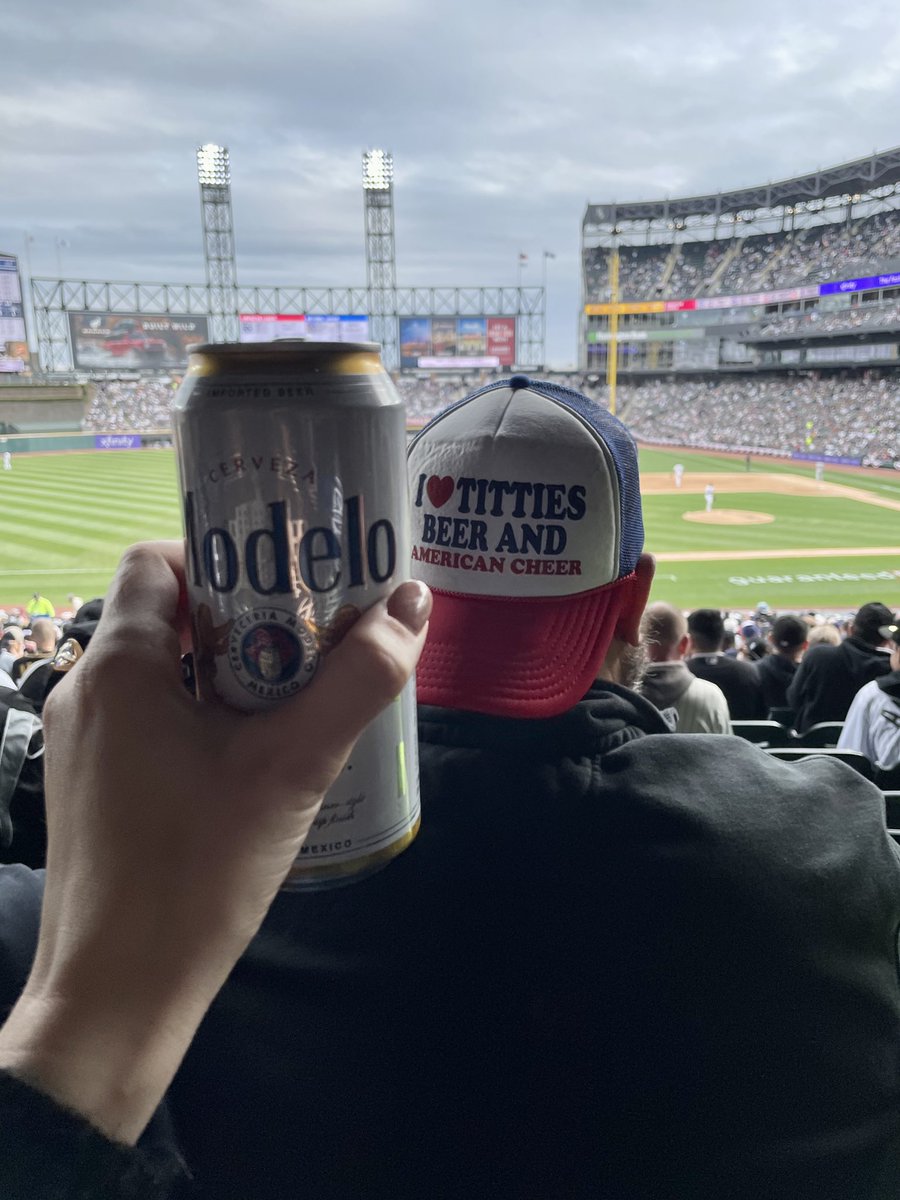 Lyssaakay's tweet photo. @whitesox https://t.co/mEJhTuHYBX