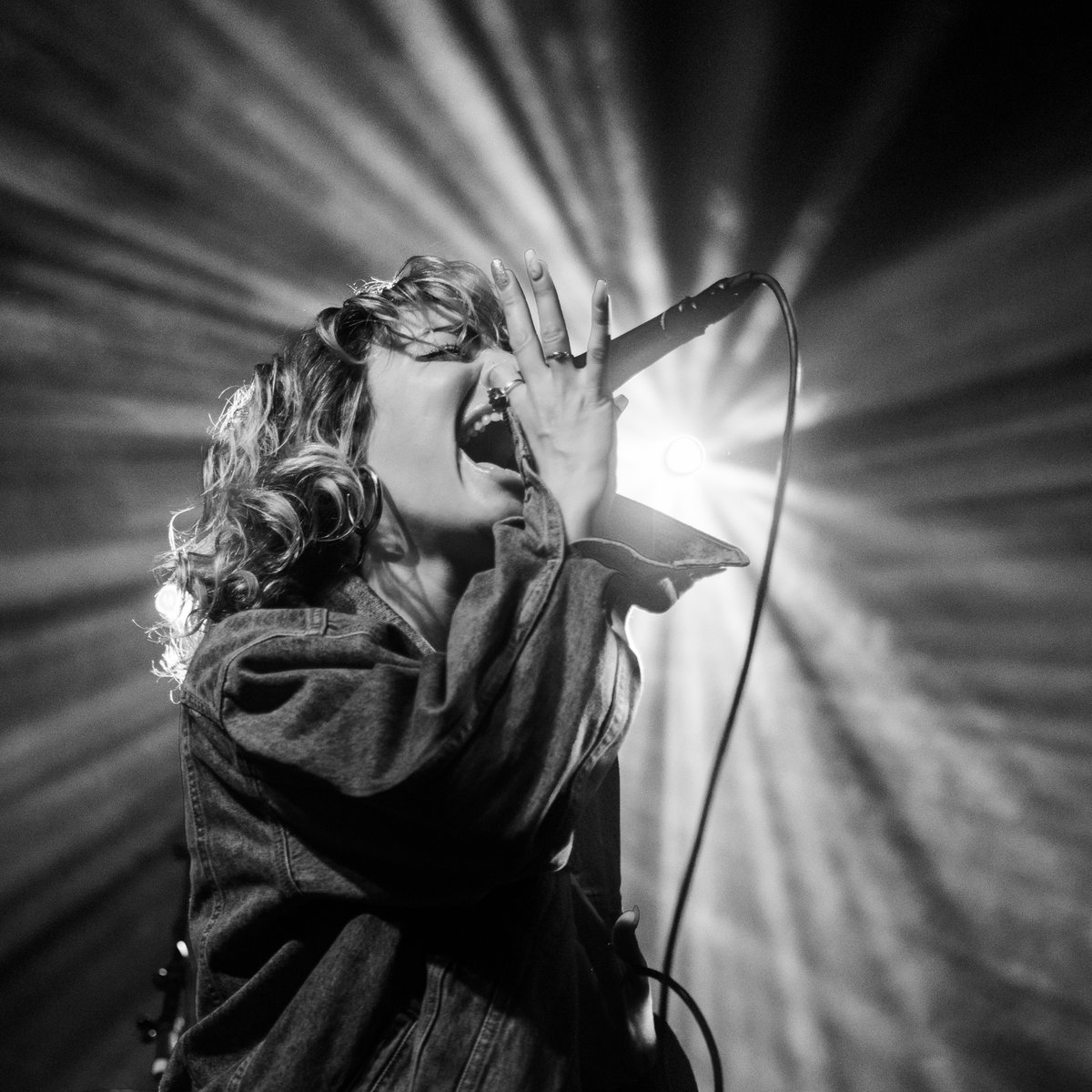 jjwildechild's tweet photo. Tour starts tonight! 1st stop Montreal - Let’s PAAARRTTTY 🤘🏼💃🏼 https://t.co/ecgDPt6UCd