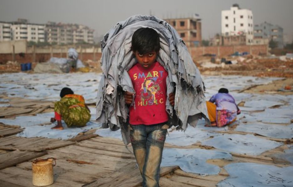 WeDressFair's tweet photo. @Primark New dreamjob pour les enfants au Bangladesh !🦄
Price : 1$/1€ par jour https://t.co/Q4FxAwdDAn
