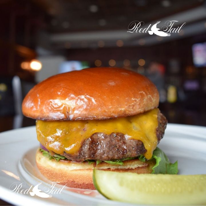 RedTailAvon's tweet photo. Trivia + Burger and Beer Night = match made in heaven. Will we see you here? 

#RedTailGolf #avonohio #burgernight https://t.co/9xGMNhJ5zX