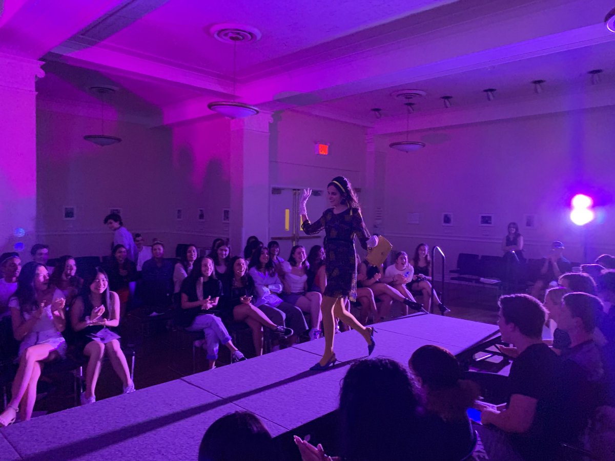 OxbridgeByWS's tweet photo. Fashion through the decades 💃 🕺 💃 🕺 

#Throwback to the 2019 Fashion Majors walk down the runway in outfits inspired by each decade and the icons throughout the years, such as #AudreyHepburn and #DavidBowie.

📸 Oxbridge in New York, 2019 🇺🇸

#oxbridgeprograms #Fashion https://t.co/4aHakXjMR5
