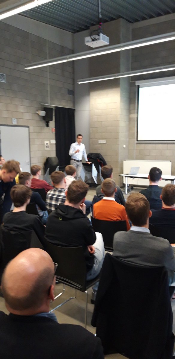 EngelsPascal's tweet image. Laatste sessie van het seizoen met talents van bureau arbitrage West-vlaanderen. Jasper Vergote als gastspreker. #norefnogame @Voetbal_VL