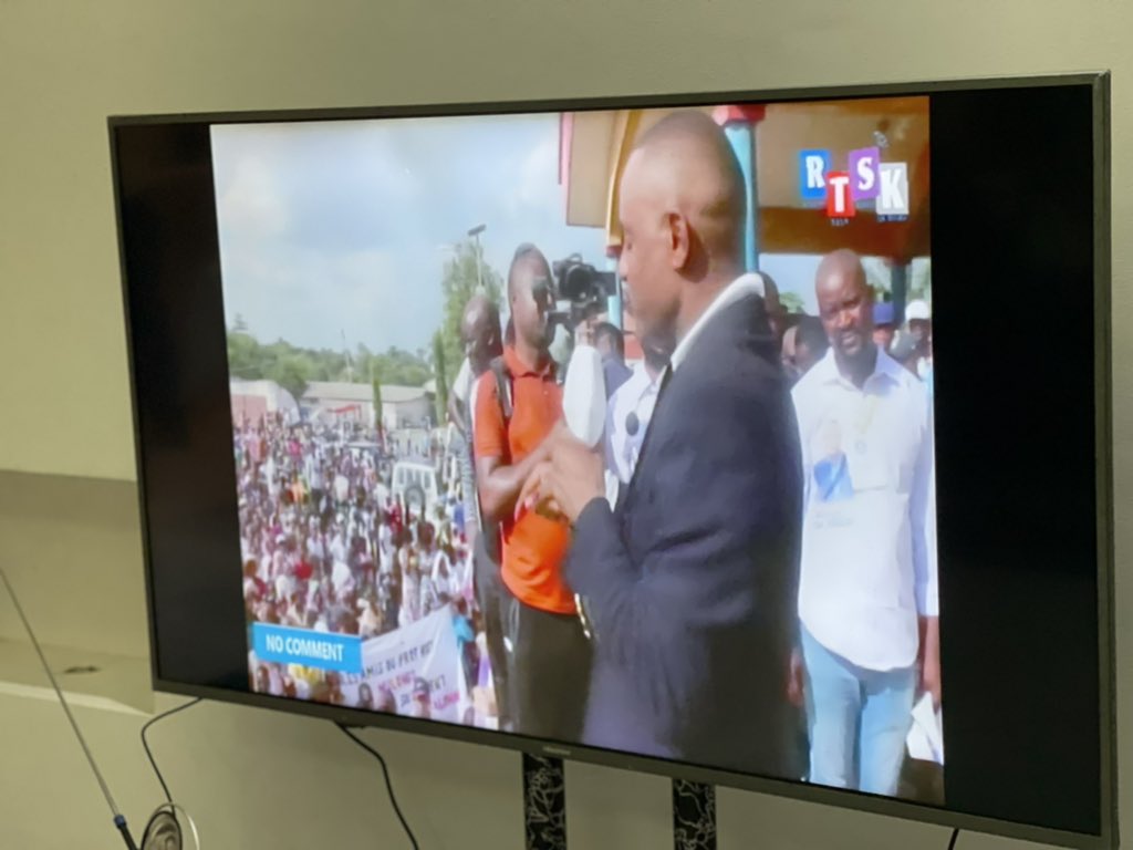 nononlandu's tweet photo. Un passage au Maniema et des empreintes ! le spécial @SalomonKalonda vient de donner à la ville de Kindu sa toute première chaîne de radio et de télévision privée, la Radio-télé Sauti ya Kindu ( RTSK ) dont le signal vient d’être lancé ce jour ! https://t.co/G9OMDtXWga