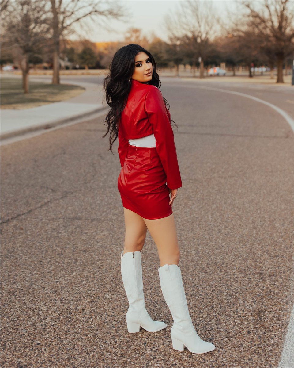 ilahroseee's tweet photo. these boots were made for walking — and that’s just what they’ll do. 🤠🧃❤️‍🔥 https://t.co/6df8d2jmoV