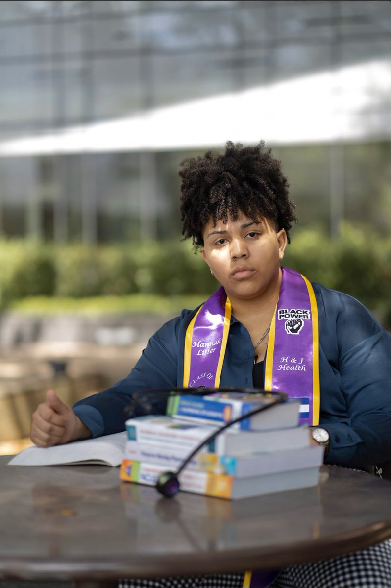 therealhlister's tweet photo. Call me what you want but you can’t call me dumb. 
Or unemployed
The SICU RN position has been filled.                                           Hannah Lister BSN loading…

📸 : @therealrodrigoo https://t.co/FIv6wZb2fL