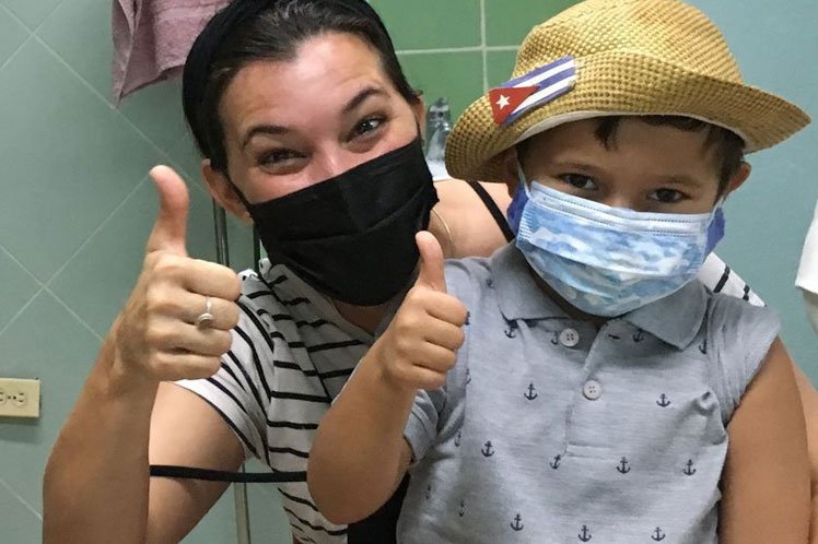 Las y los odiadores🙄 me dejan por acá una listica de las islitas bloqueadas con su población infantil vacunada y camino al refuerzo 😌
Les presento a #Cuba Socialista 😏😎🇨🇺✊

<a href="/DiazCanelB/">Miguel Díaz-Canel Bermúdez</a> <a href="/PresidenciaCuba/">Presidencia Cuba 🇨🇺</a>