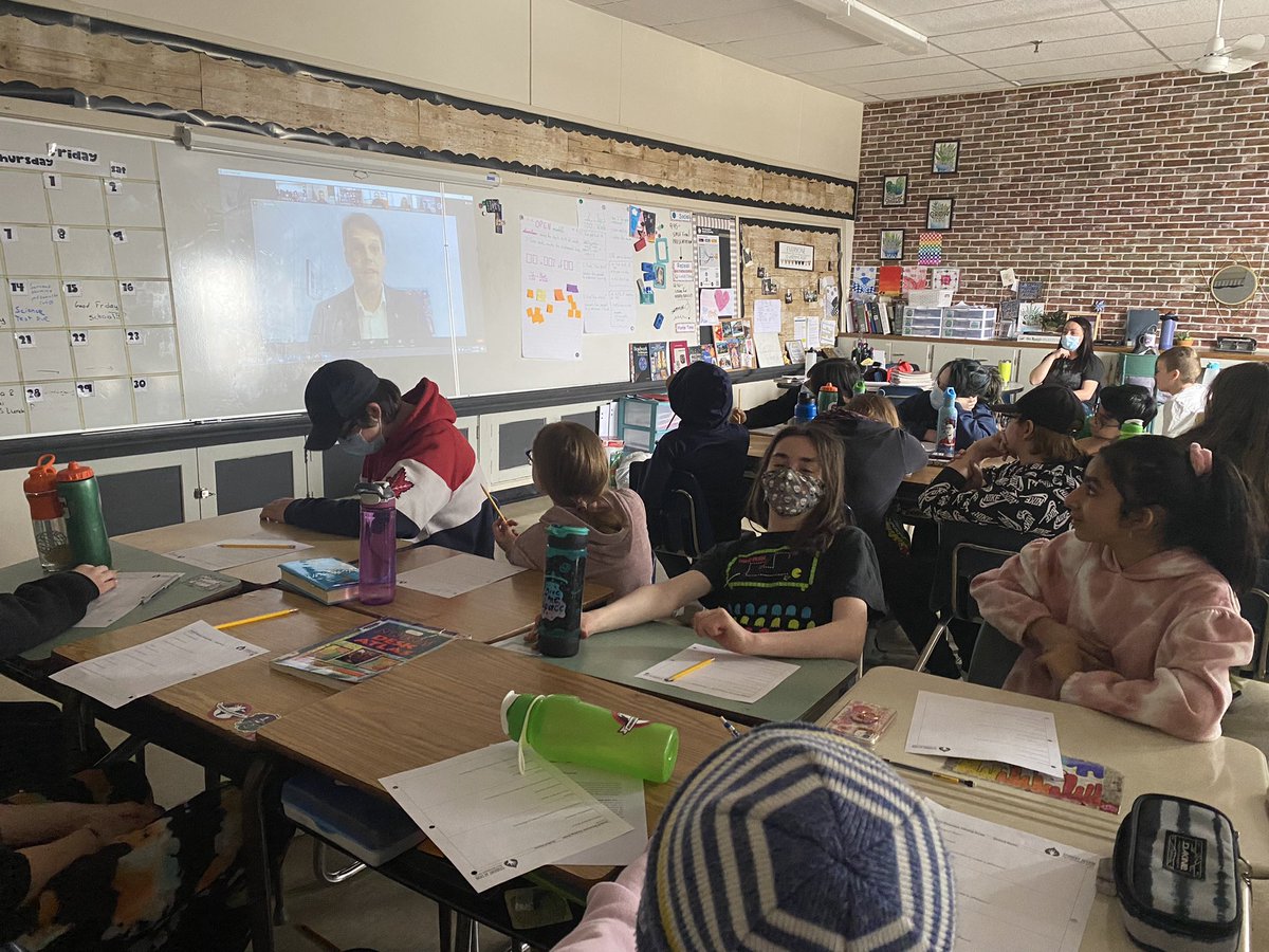 Student Action for a Sustainable Future Showcase this morning. Proud to show off all of the Ss hard work on these meaningful projects. Thanks <a href="/StoonPubSchools/">Saskatoon Public Schools</a> for the opportunity to participate! #caswellschool @charlieclarkyxe