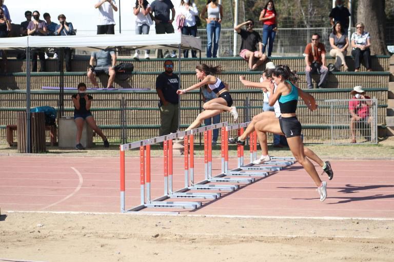Catalina Rozas clasificó a los Juegos Suramericanos de la Juventud. ¡Felicitaciones para nuestra gran atleta! clubmanquehue.cl/2022/04/09/cat…