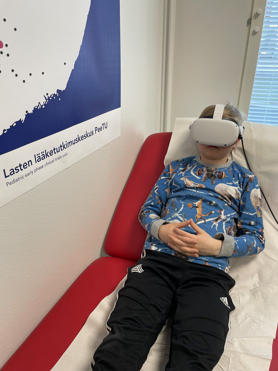 PalmuSauli's tweet photo. Olemme aloittamassa tutkimusta VR-sovellusten vaikutuksista mm pistospelkoisten lasten hoitoon yhdessä @KPuura @Peetu_Trials @TamCAM_TAU Ennen aloitusta tutkijan oma poika rekrytoitiin testaamaan laitteistoa @Tays_sairaala #lapsilleparempitulevaisuus https://t.co/sUArETePmm