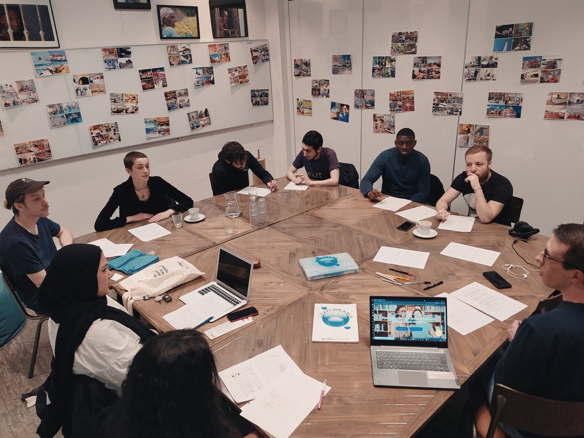 ProxiteHDF's tweet photo. Atelier collectif pendant les #vacances pour les filleuls @AssoProxite ! Découverte de parcours pro inattendus grâce à l'outil #explorama, vacances studieuses au @ClockworkLille 🤓😉 https://t.co/A1Z8t0exyT