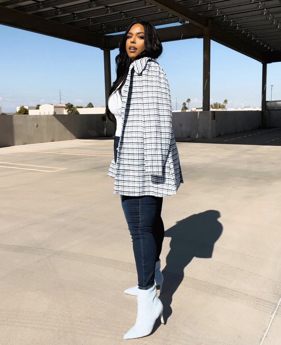 Plus_Fabulosity's tweet photo. Frame 1 or 2? Sometimes changing the
vibe of a look is as easy as swapping out the jacket &amp; shoes while keeping the foundation as is 🥰🥰 - @curvesonabudget 

#IAMSAFE
#IAMEMPOWERED
#PlusFabulosity https://t.co/Hjedifhm9D