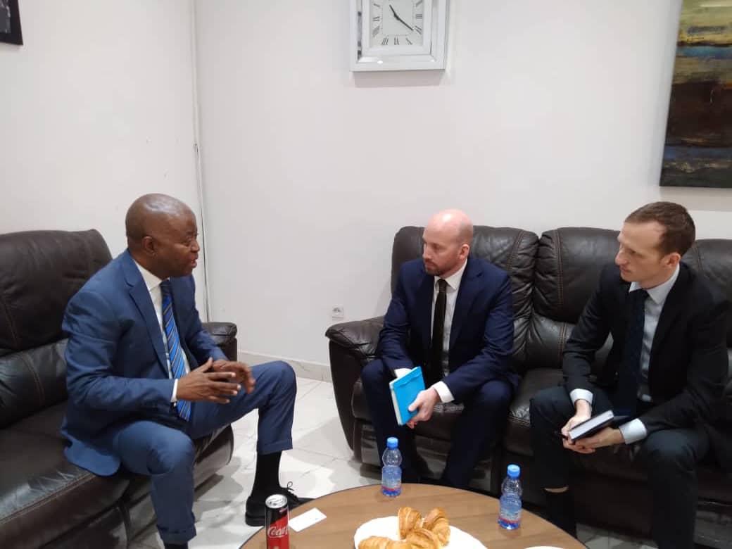 En audience avec MM Richard Crossby, Cons. pol. et Tom Stevernette, Secr. pol. de l'Amba. Britannique en RDC  pr l'échange sur la sit. politique actuelle et le résultat de l'État de siège. pic.x.com/P3iaRZXuUc pic.x.com/7RbSEAuq5X