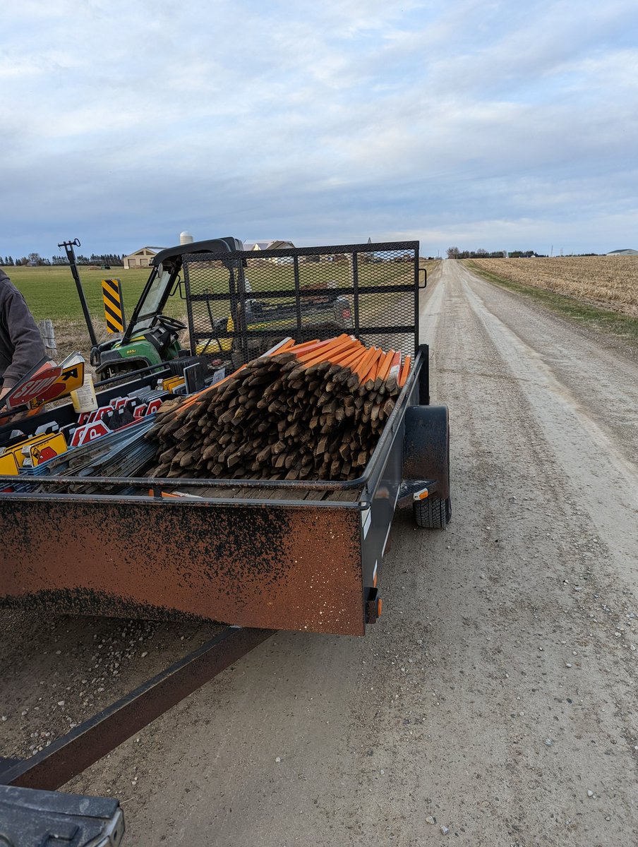 ElliceSwampers's tweet photo. Packing it all up again for another year.

Thanks to all of our landowners for allowing us to use your land for another great (albeit short) season of snowmobiling! It's very much appreciated!

See you in December! https://t.co/UNGyZ07fB5