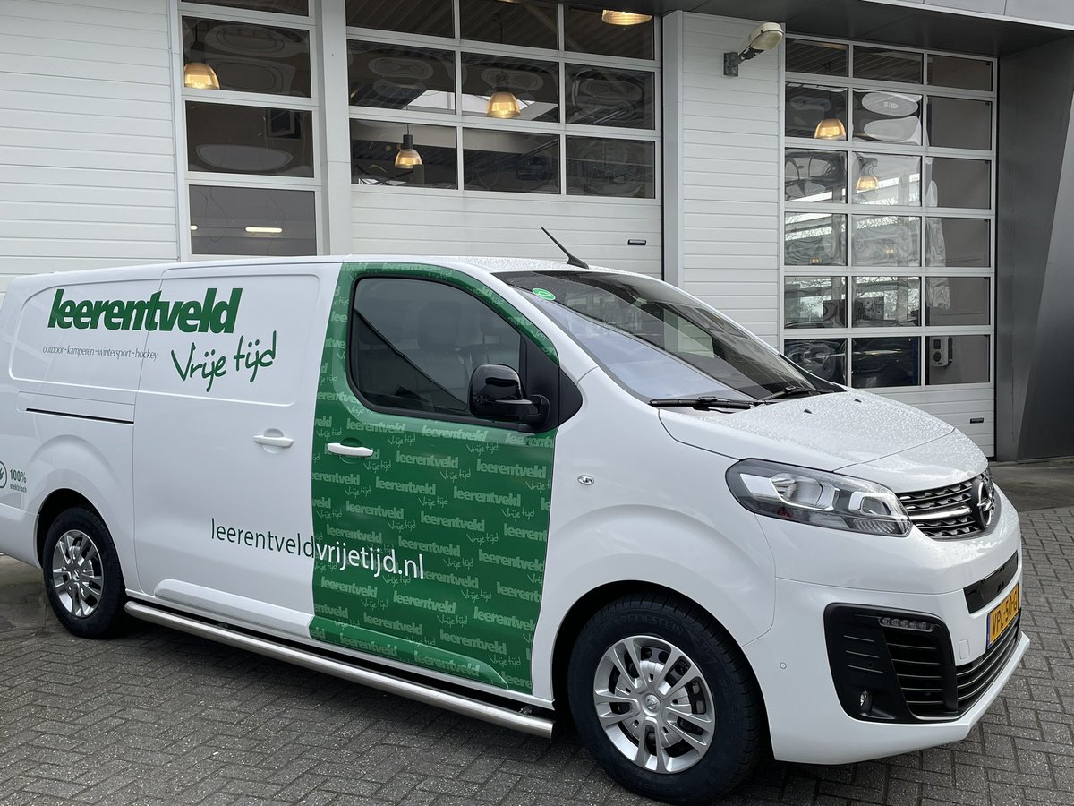 Bleerentveld's tweet photo. Uiteraard heeft Leerentveld Lease ook de aankoop van deze Opel Vivaro-e voor @leerentveldvt begeleid. Dennis Nijmeijer van Broekhuis Zwolle bedankt voor de samenwerking. Patrick Leerentveld veel rijplezier en veilige kilometers gewenst! https://t.co/I2UP4fIlqQ
