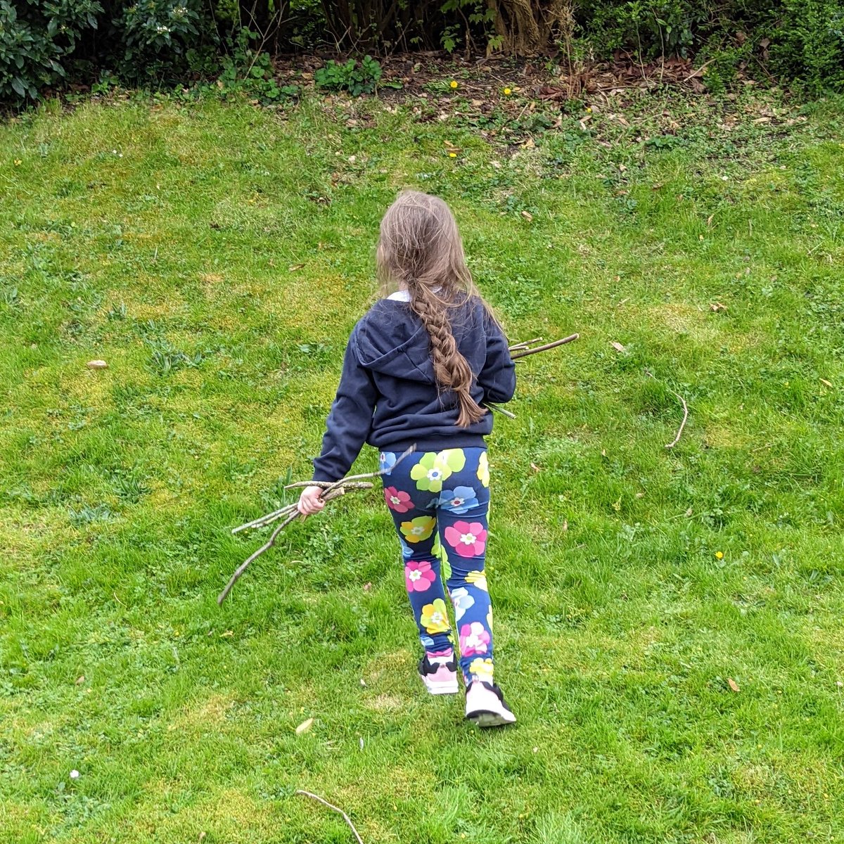 hmarlowauthor's tweet photo. Would it really be a #walk if we didn't end up with a massive collection of sticks?! ๐
#parenting #family #daughter #outdoorwalks #stick #stickcollector #stickcollecting #gooutside #outdoorplay #motherhood #parenthood https://t.co/ZPBmoke7AH