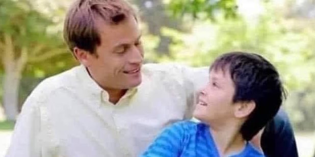 - Pa, ¿vas a ir al festival de mi escuela?
- No creo hijo, ¡el lineup está dlv!