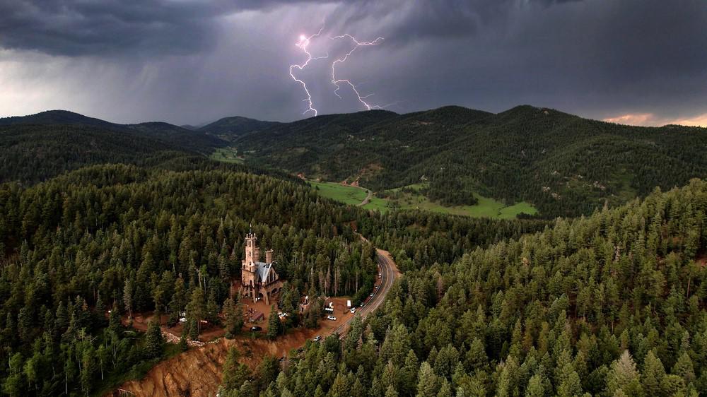 NorthernChase's tweet photo. All these storm chasers showing off their drone shots. Here, see, me too.
This is from last year above Bishop Castle. Was there visiting and was treated with some bolts.
#storms #thunderstorm #stormchasing #LightningStrikes #photography #hashtags #needsmorehashtags https://t.co/5Gm12tvsMy