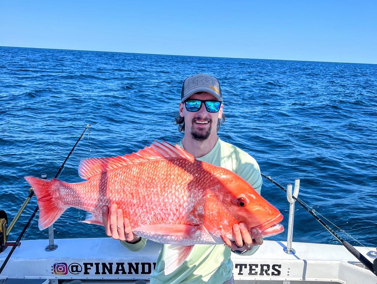icefishWI's tweet photo. What a crazy experience!! #redsnapper #bigfish #oceanfishing #fishing #flordia https://t.co/QHtI1QLtBP