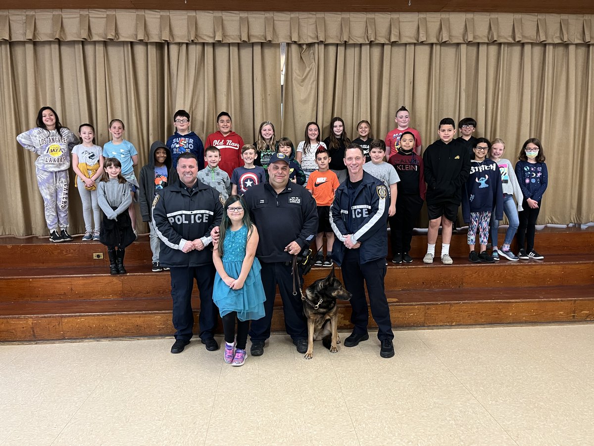 Mr. Finn and the MTA police presented the T.R.A.C.K program to Mrs. Holahan and Ms. Castelli’s class at John F. Kennedy Elementary School and taught them all about track safety.