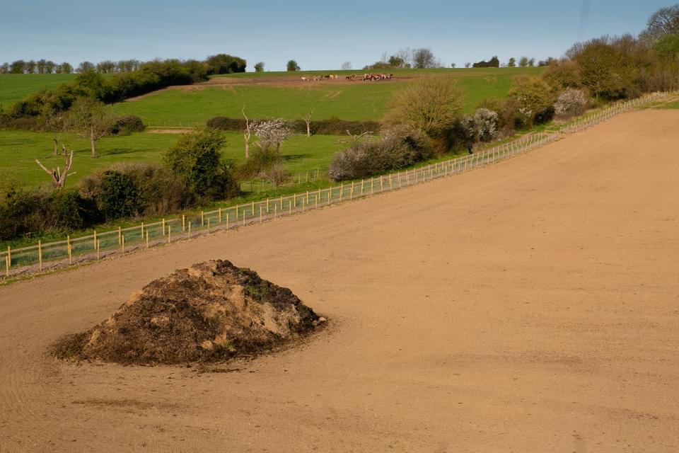 FarmWoodoaks's tweet photo. Another step towards Woodoaks Farm's organic conversion, as #Whitbys drill the field with spring barley undersown with lucerne - an incredible soil improver with its deep nitrogen fixing taproots. A fresh and beautiful sight.
#NoChemicals #NoInputs #SoilMatters #Organic https://t.co/fExHwYYaFl